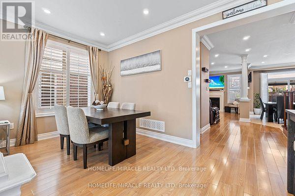 32 Albert Roffey Crescent, Markham, Ontario  L6B 0H1 - Photo 10 - N12438901