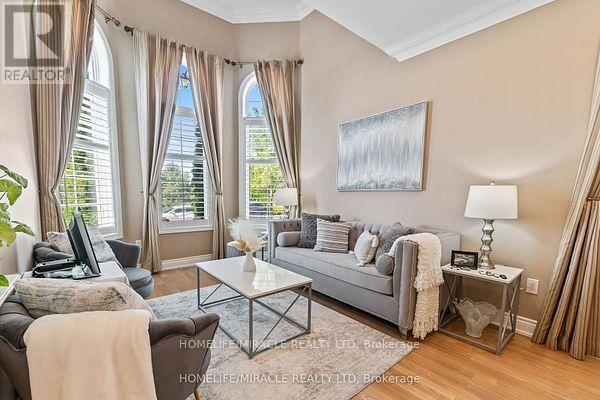 32 Albert Roffey Crescent, Markham, Ontario  L6B 0H1 - Photo 11 - N12438901