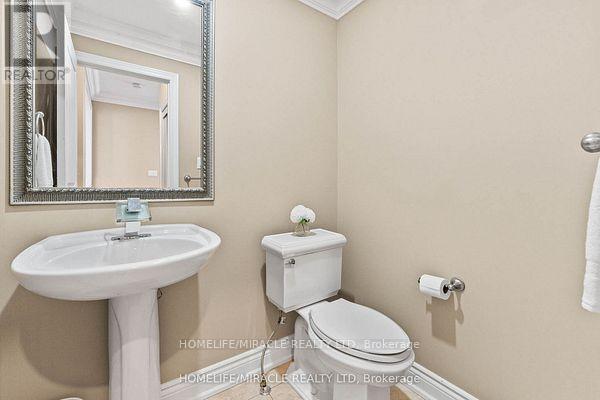 32 Albert Roffey Crescent, Markham, Ontario  L6B 0H1 - Photo 15 - N12438901