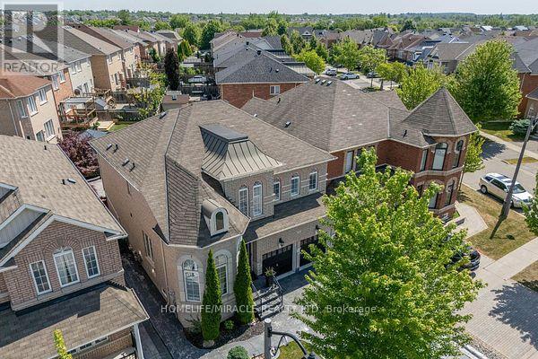 32 Albert Roffey Crescent, Markham, Ontario  L6B 0H1 - Photo 2 - N12438901