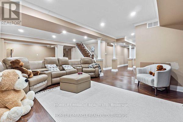 32 Albert Roffey Crescent, Markham, Ontario  L6B 0H1 - Photo 39 - N12438901