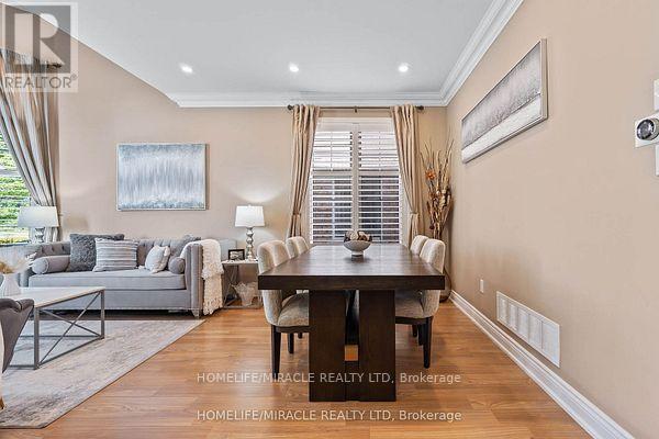 32 Albert Roffey Crescent, Markham, Ontario  L6B 0H1 - Photo 9 - N12438901