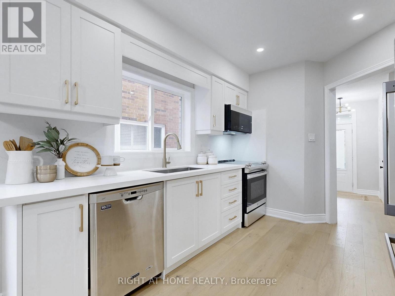 19 Indigo Street, Richmond Hill, Ontario  L4S 1W2 - Photo 8 - N12438913