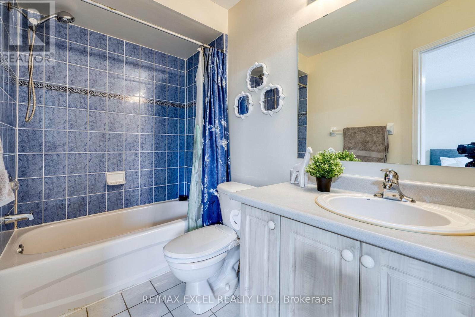 5909 Churchill Meadows Boulevard, Mississauga, Ontario  L5M 6Y2 - Photo 13 - W12438898