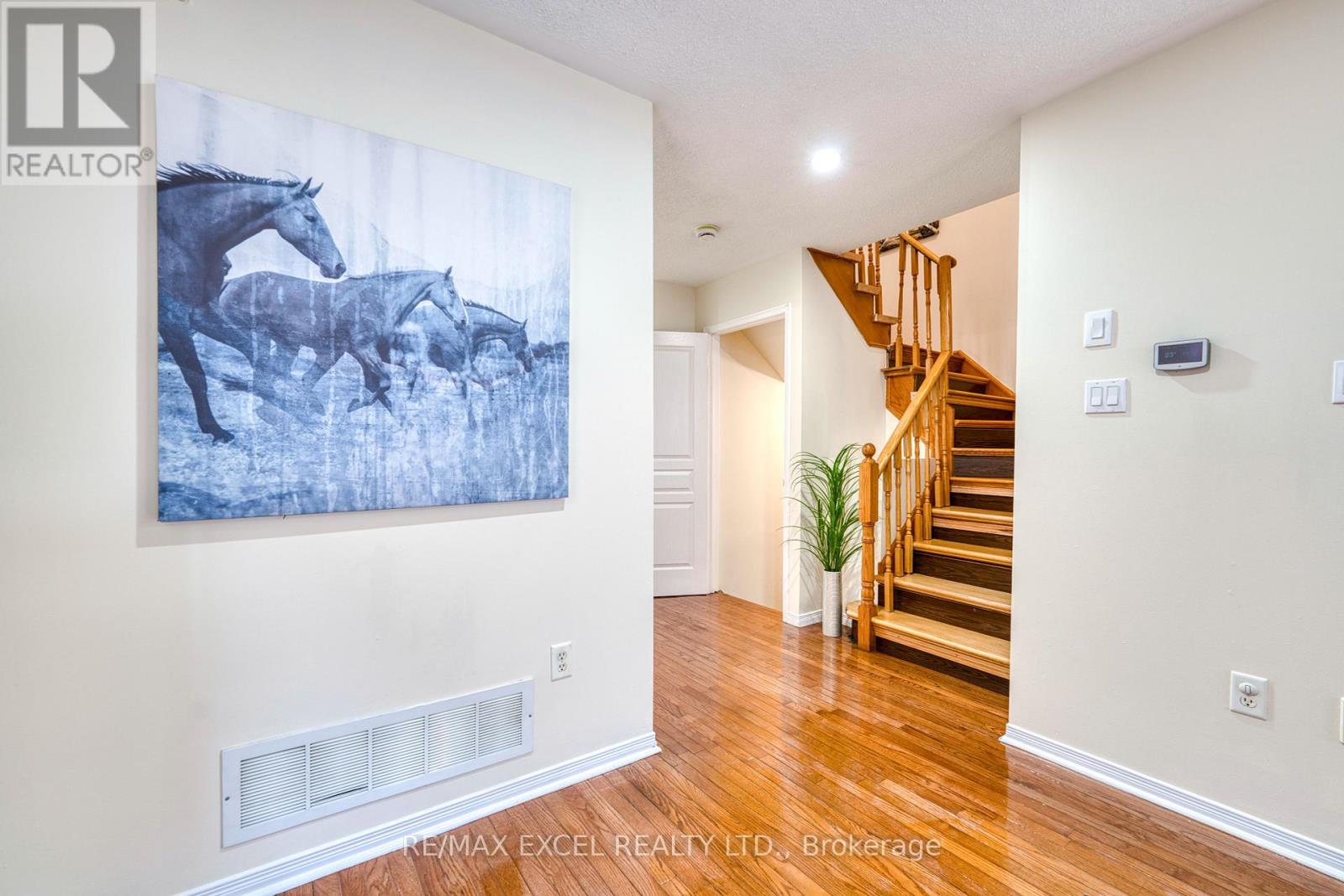 5909 Churchill Meadows Boulevard, Mississauga, Ontario  L5M 6Y2 - Photo 2 - W12438898