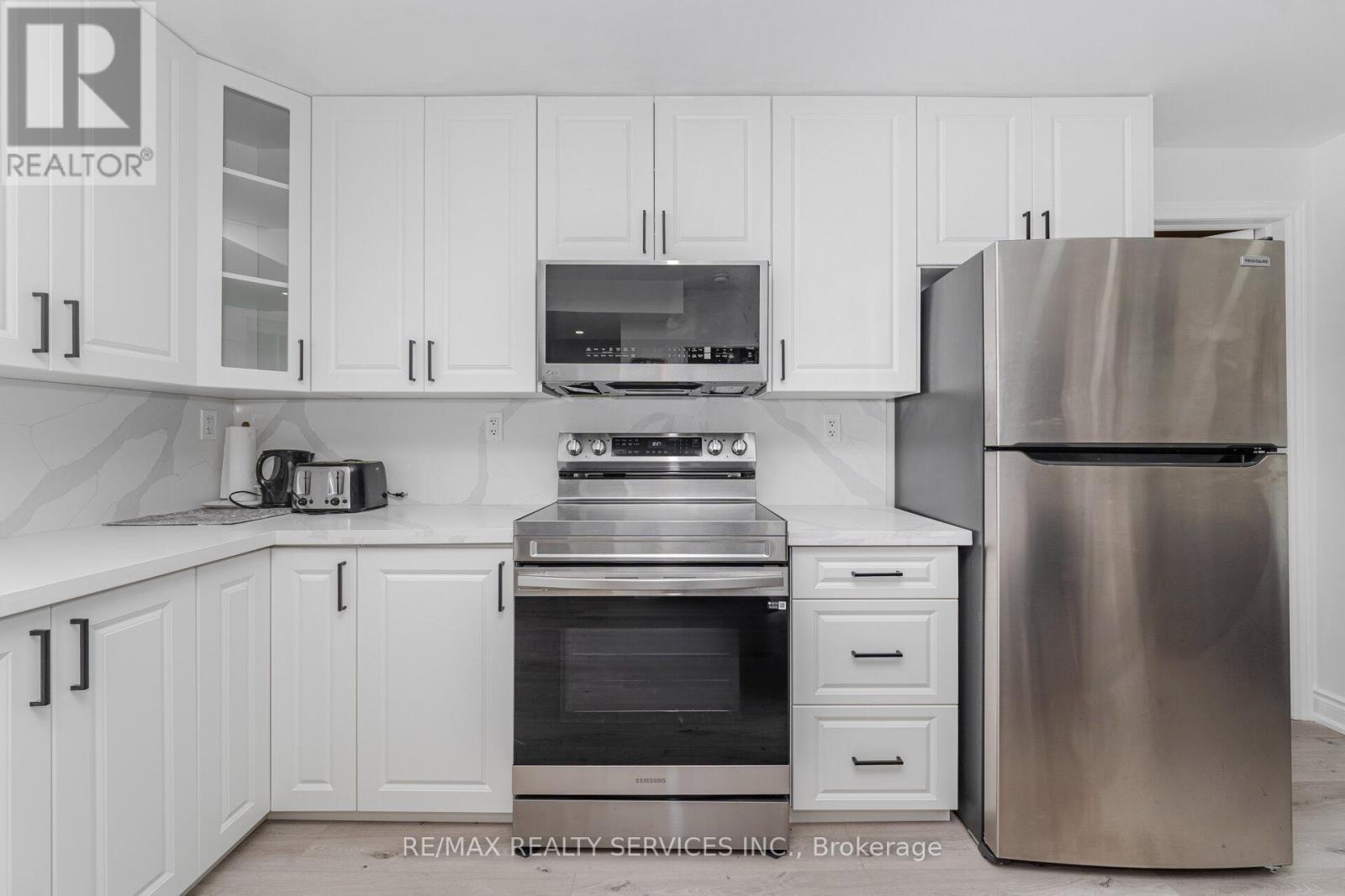 2 Magical Road, Brampton, Ontario  L7A 4R1 - Photo 17 - W12438915