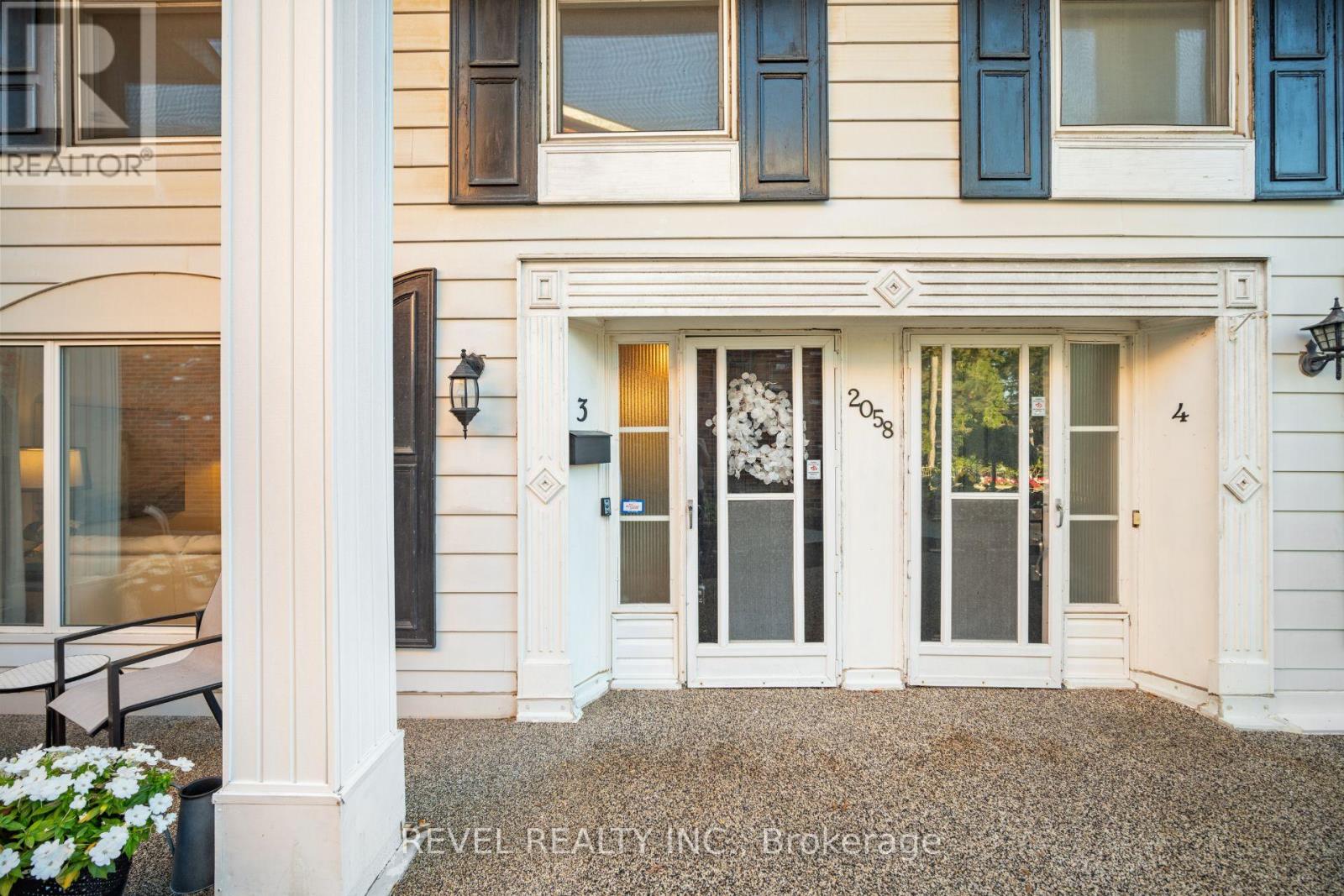 3 - 2058 Brant Street, Burlington (Tyandaga), Ontario  L7P 3A6 - Photo 3 - W12438937