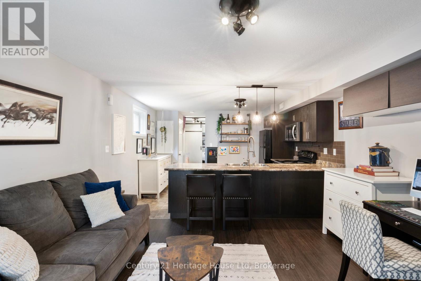 56 - 35 Mountford Drive, Guelph, Ontario  N1E 0G6 - Photo 2 - X12438957