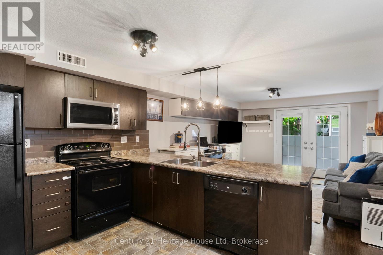 56 - 35 Mountford Drive, Guelph, Ontario  N1E 0G6 - Photo 6 - X12438957