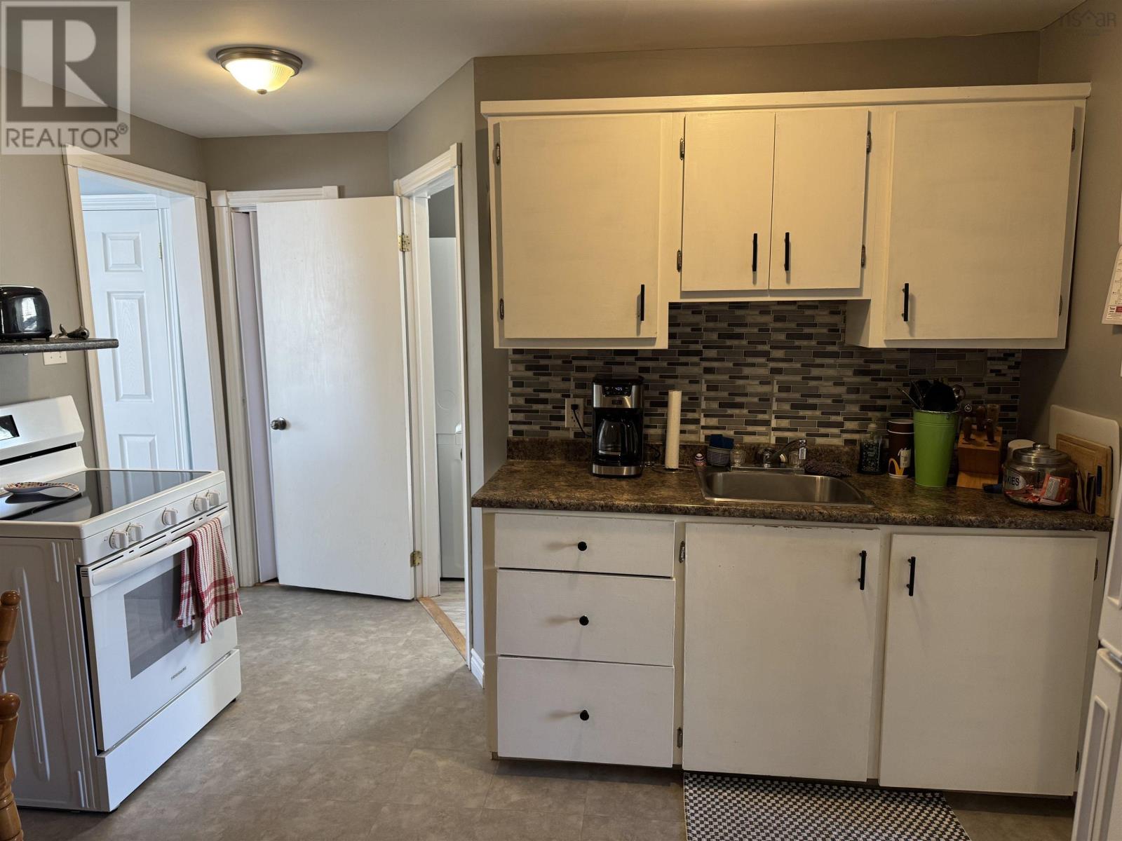 87 Chestnut Street, Pictou, Nova Scotia  B0K 1H0 - Photo 8 - 202522557