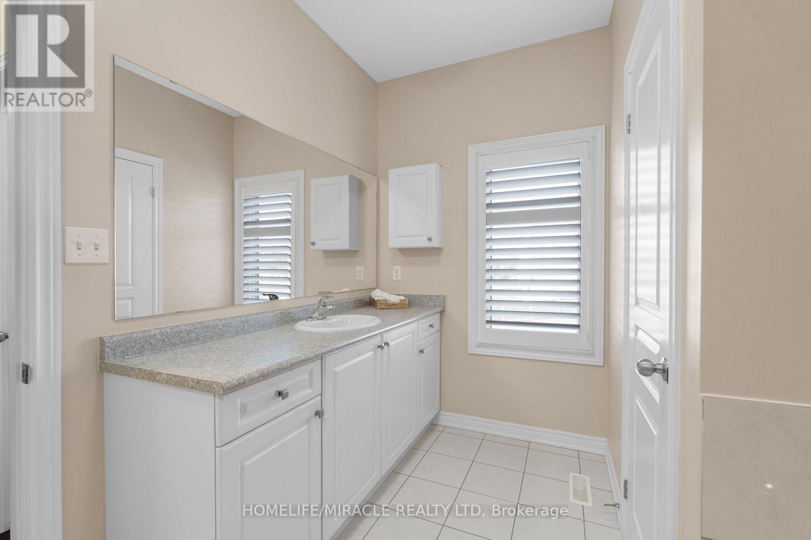 26 Fitzgibson Street, Brampton, Ontario  L6Y 0H8 - Photo 22 - W12436957