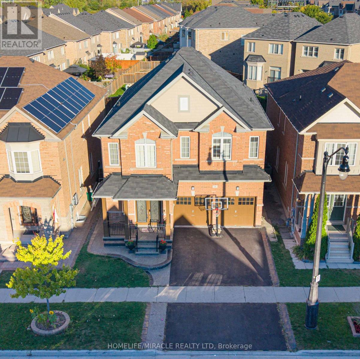 26 Fitzgibson Street, Brampton, Ontario  L6Y 0H8 - Photo 2 - W12436957