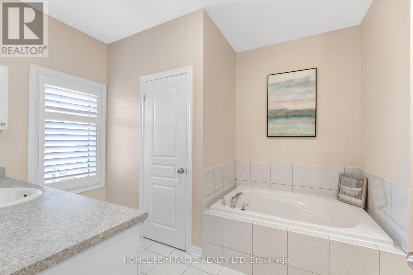 26 Fitzgibson Street, Brampton, Ontario  L6Y 0H8 - Photo 24 - W12436957