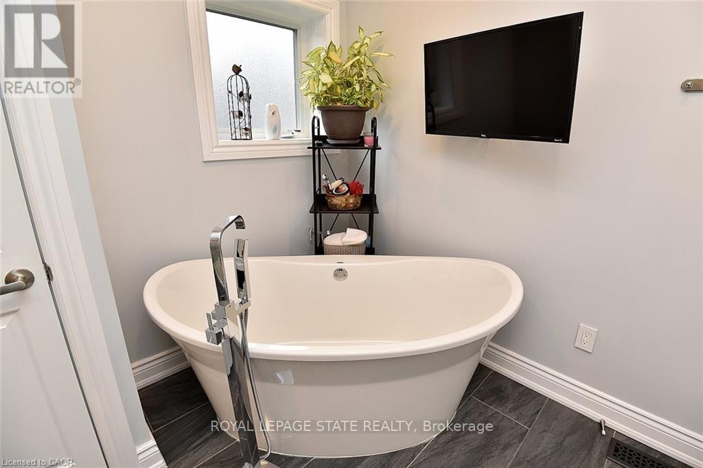 293 Fairfield Avenue, Hamilton (Homeside), Ontario  L8H 5H5 - Photo 31 - X12438900