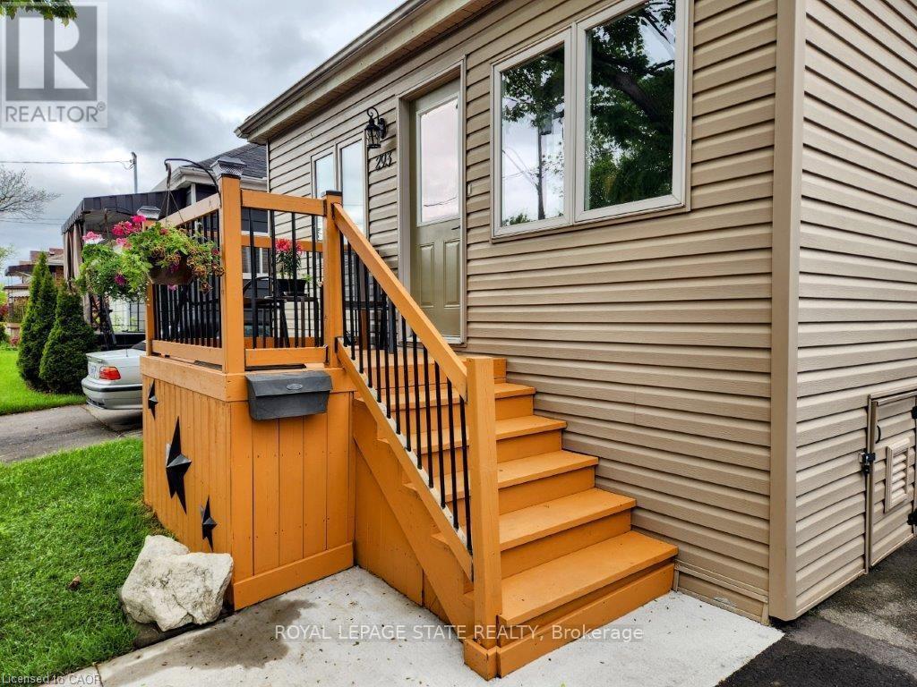 293 Fairfield Avenue, Hamilton (Homeside), Ontario  L8H 5H5 - Photo 4 - X12438900