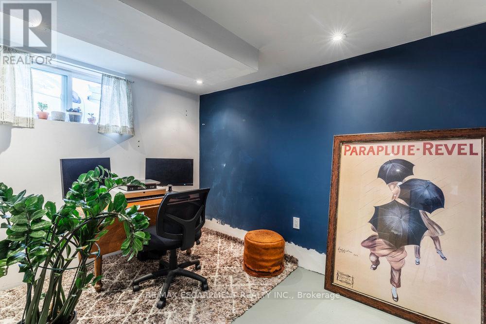 80 East 39th Street, Hamilton, Ontario  L8V 4H3 - Photo 12 - X12438939