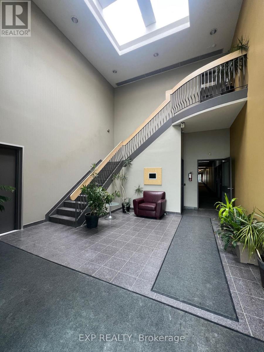 208 - 275 Renfrew Drive, Markham, Ontario  L3R 0C8 - Photo 2 - N12006075