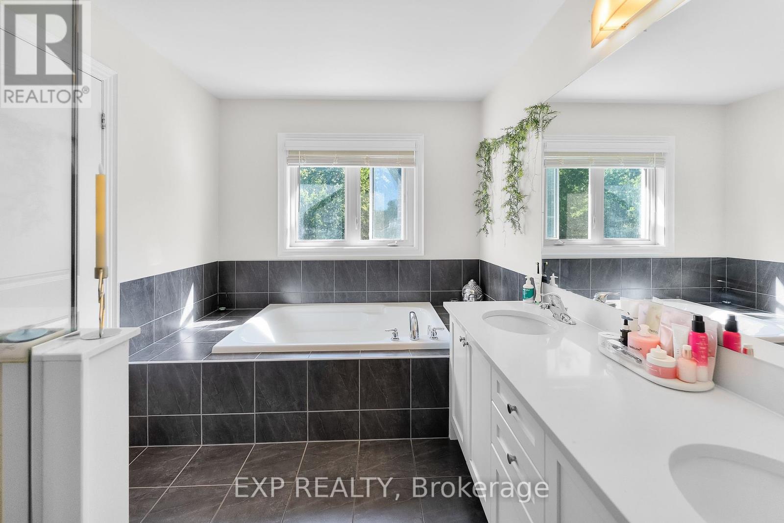 7712 Tupelo Crescent, Niagara Falls (Brown), Ontario  L2H 3R8 - Photo 20 - X12438959