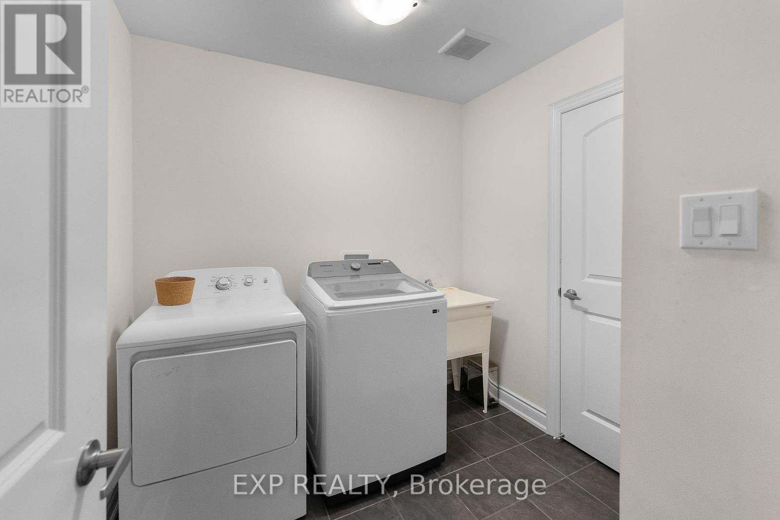 7712 Tupelo Crescent, Niagara Falls (Brown), Ontario  L2H 3R8 - Photo 28 - X12438959