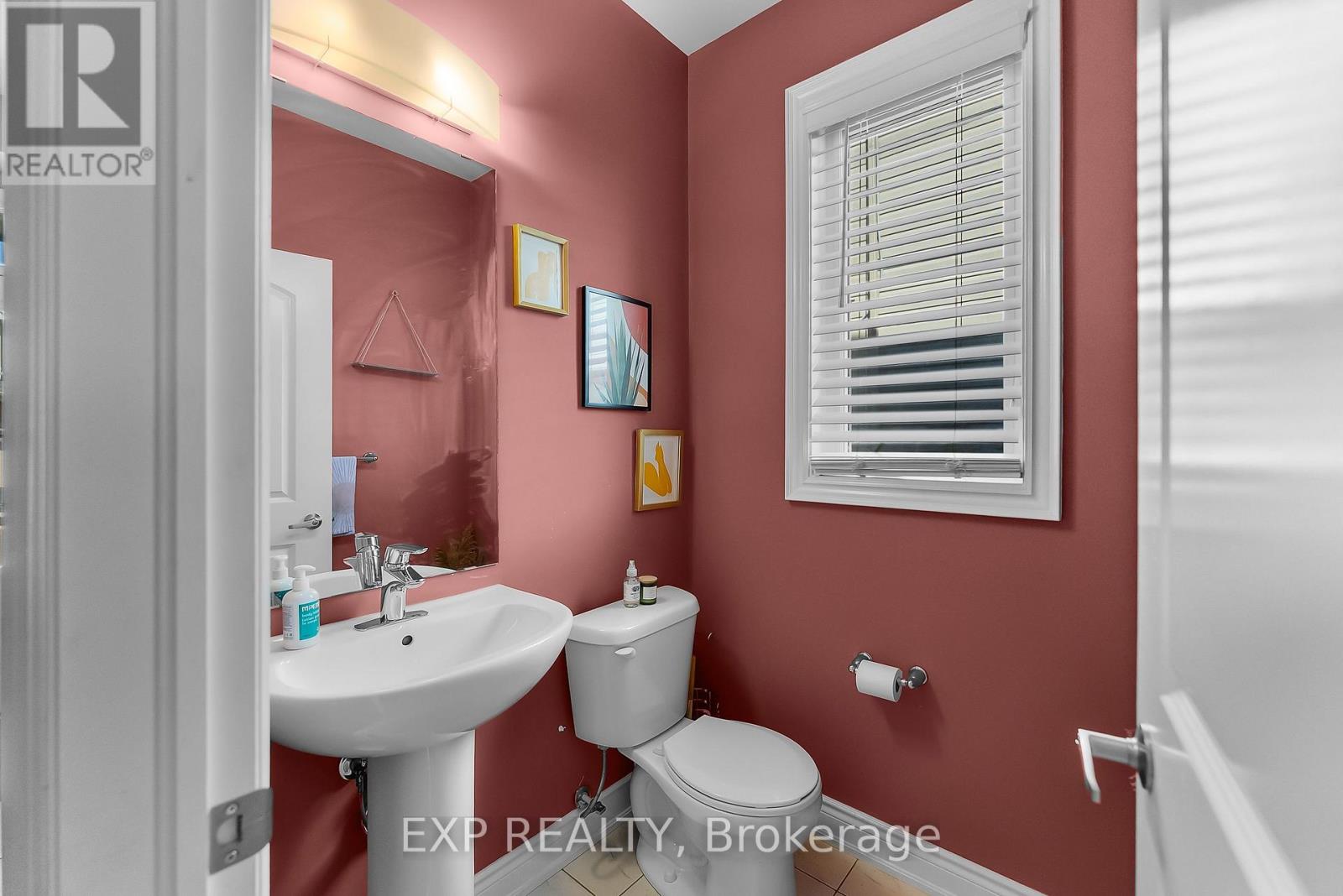 7712 Tupelo Crescent, Niagara Falls (Brown), Ontario  L2H 3R8 - Photo 6 - X12438959