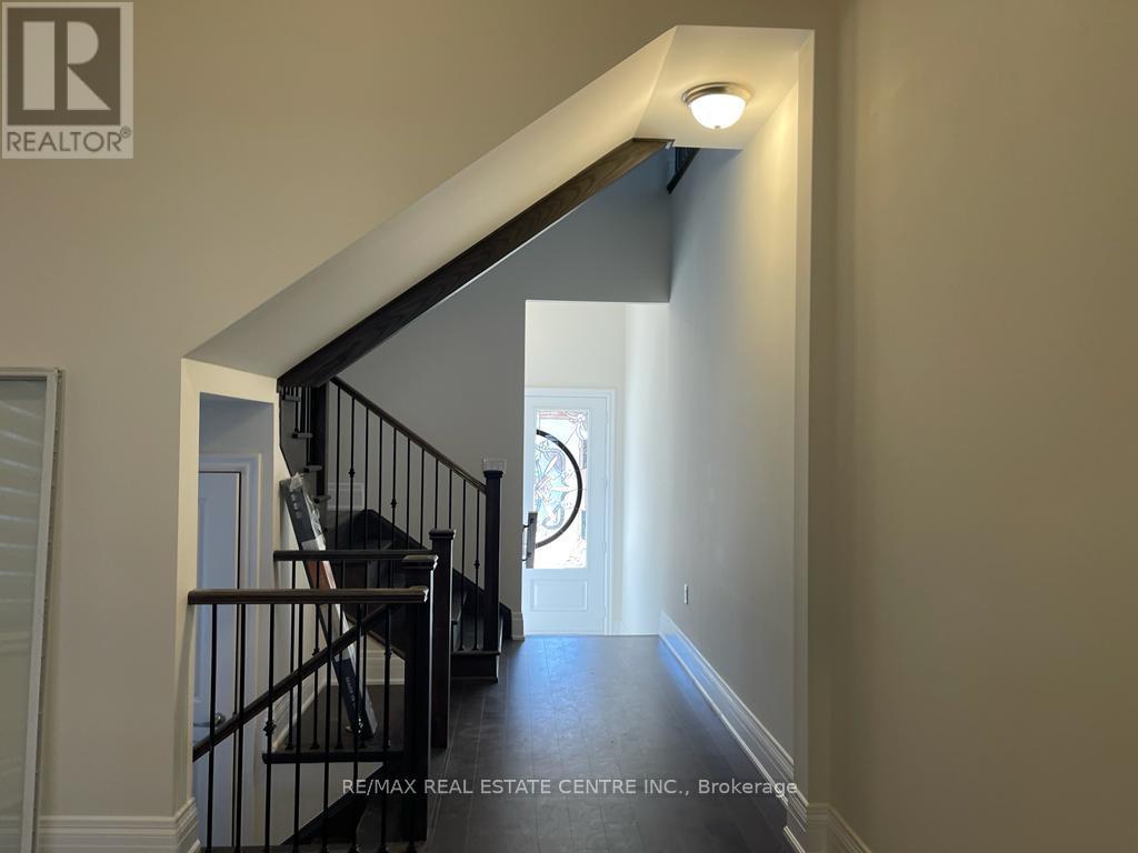 Upper - 43 Hallaran Road, Oakville, Ontario  L6H 0Z8 - Photo 3 - W12435681