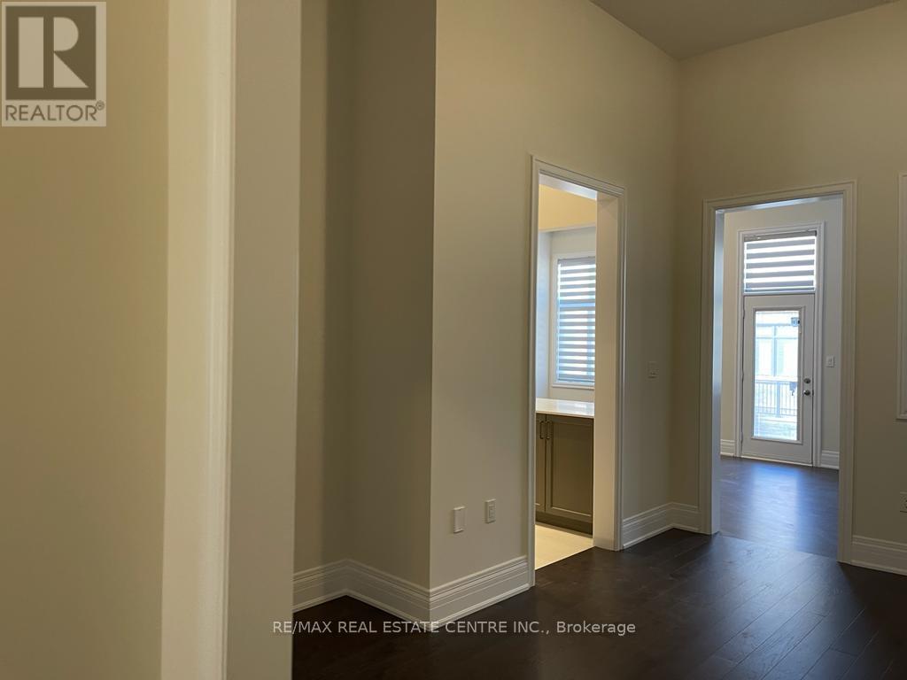 Upper - 43 Hallaran Road, Oakville, Ontario  L6H 0Z8 - Photo 11 - W12435681