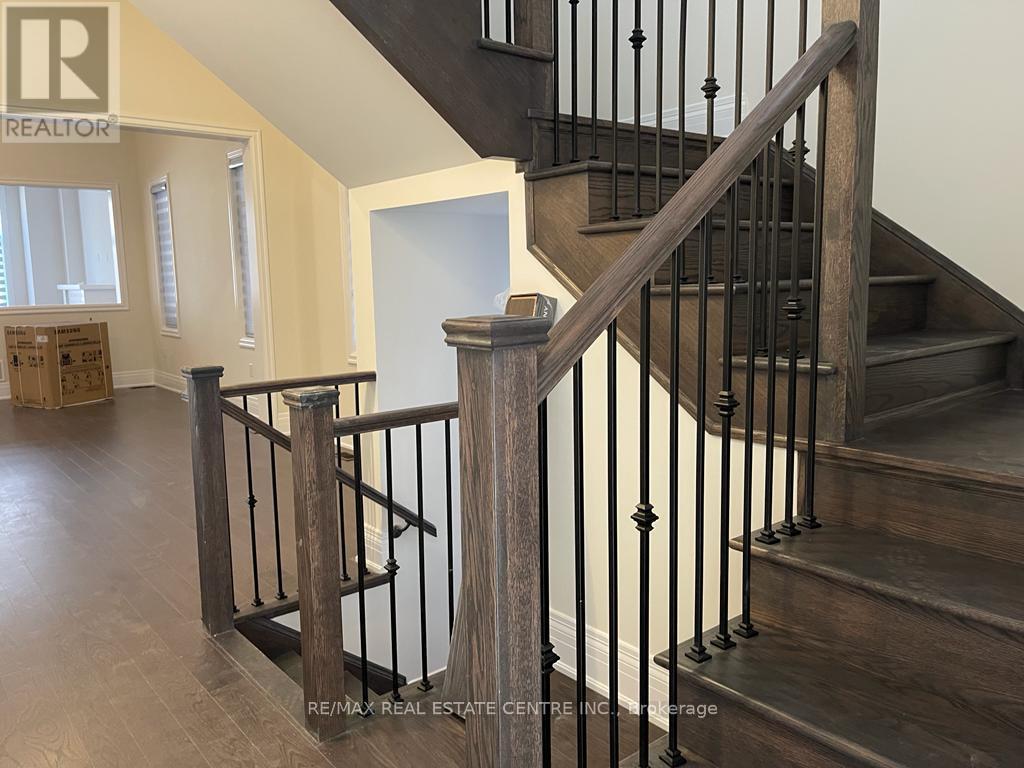 Upper - 43 Hallaran Road, Oakville, Ontario  L6H 0Z8 - Photo 4 - W12435681