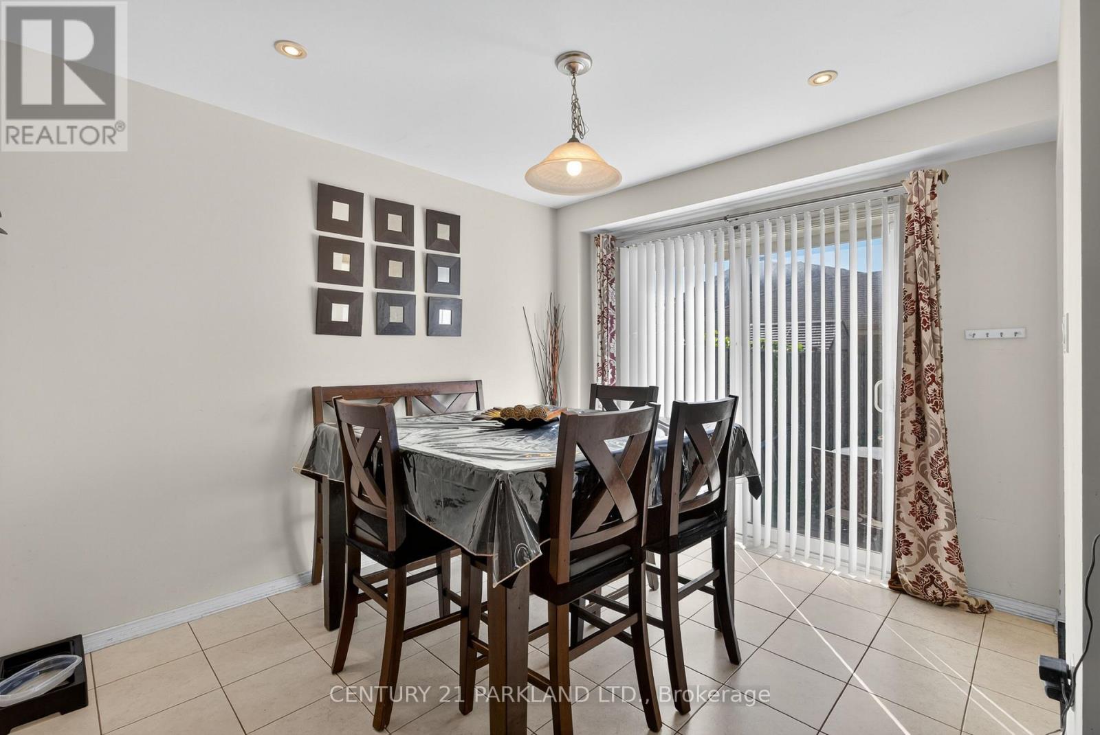 136 Gas Lamp Lane, Markham, Ontario  L6B 1K9 - Photo 3 - N12438953
