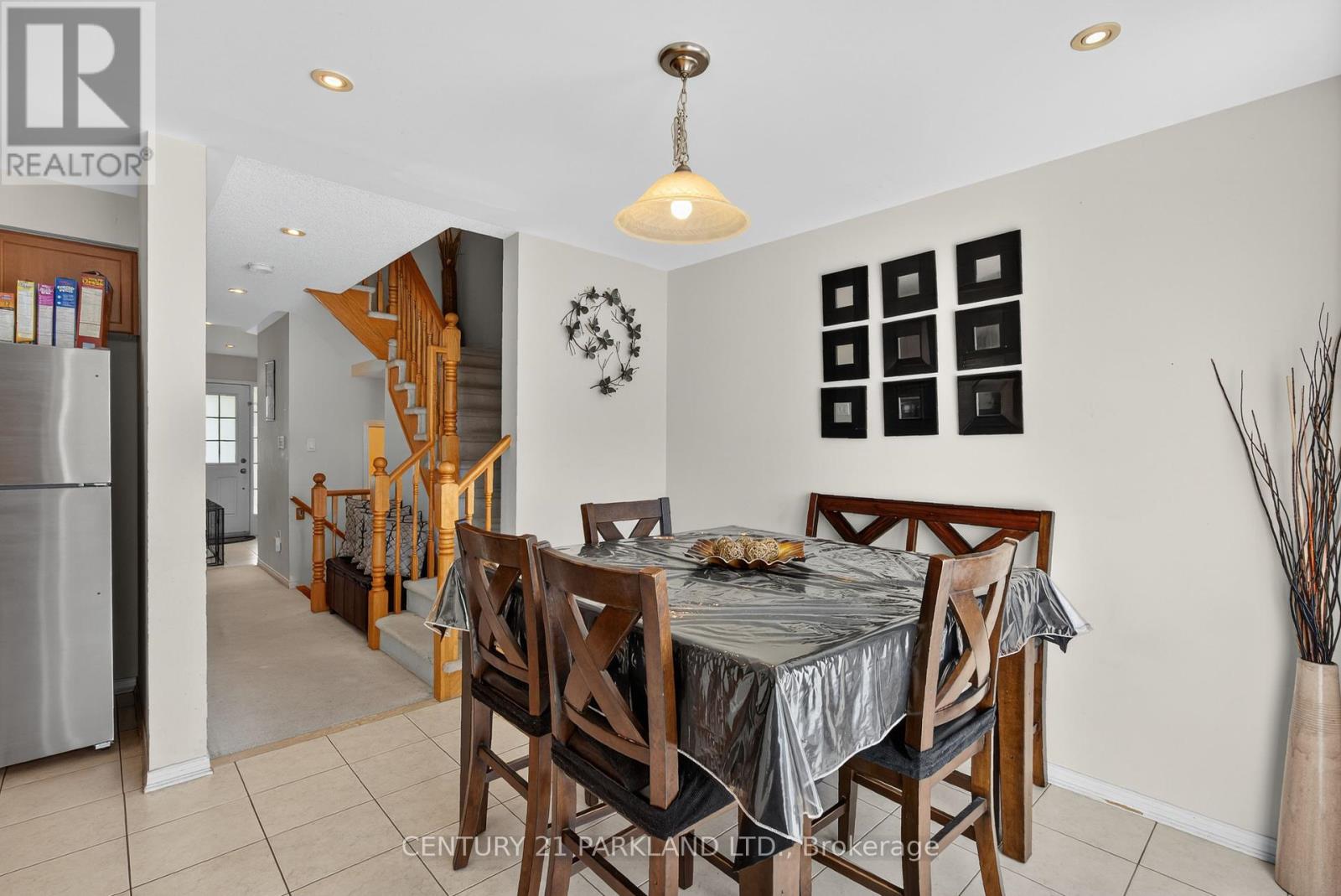 136 Gas Lamp Lane, Markham, Ontario  L6B 1K9 - Photo 4 - N12438953