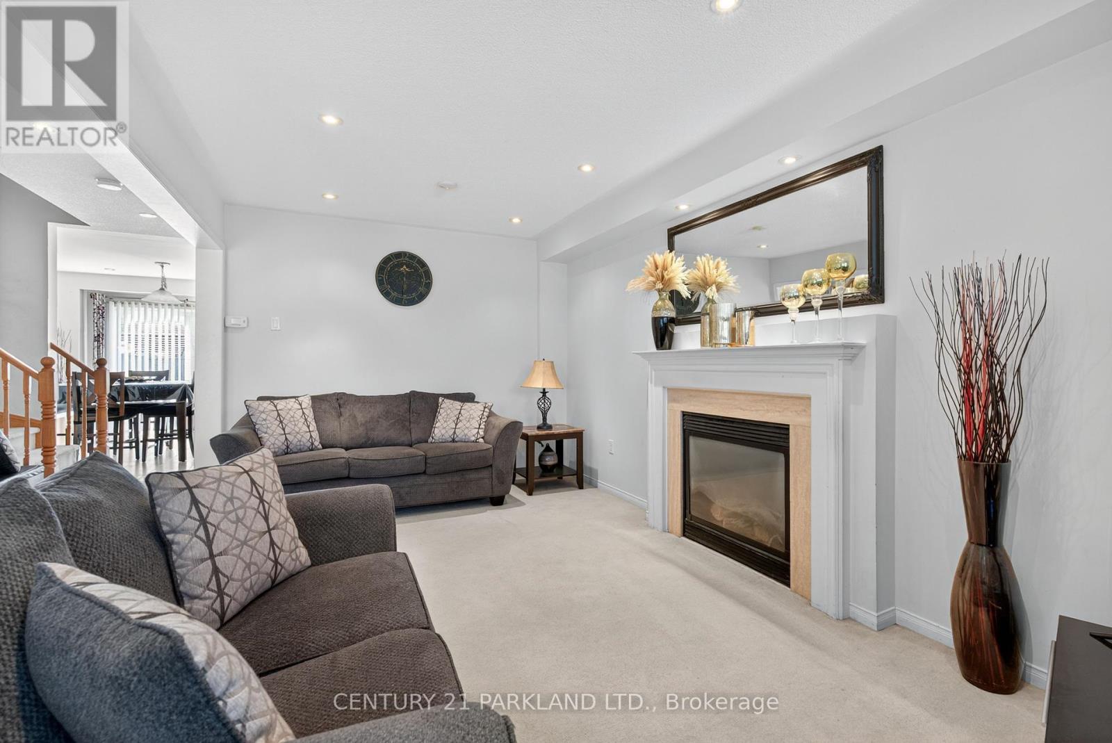 136 Gas Lamp Lane, Markham, Ontario  L6B 1K9 - Photo 5 - N12438953