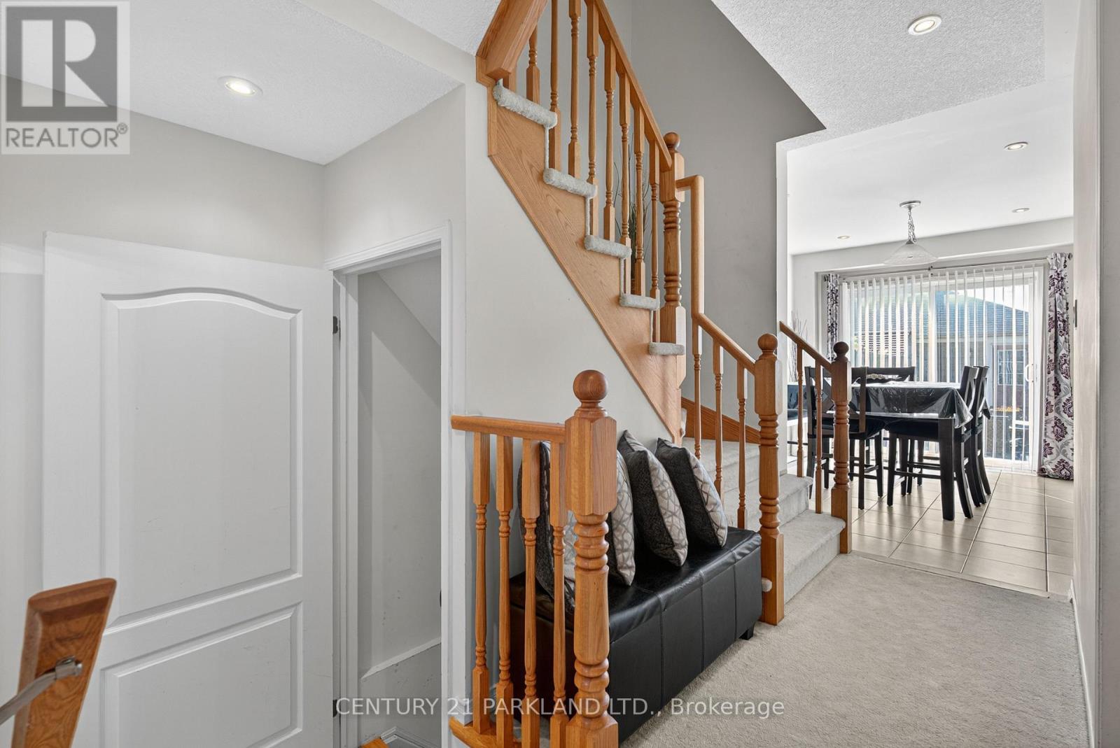 136 Gas Lamp Lane, Markham, Ontario  L6B 1K9 - Photo 6 - N12438953
