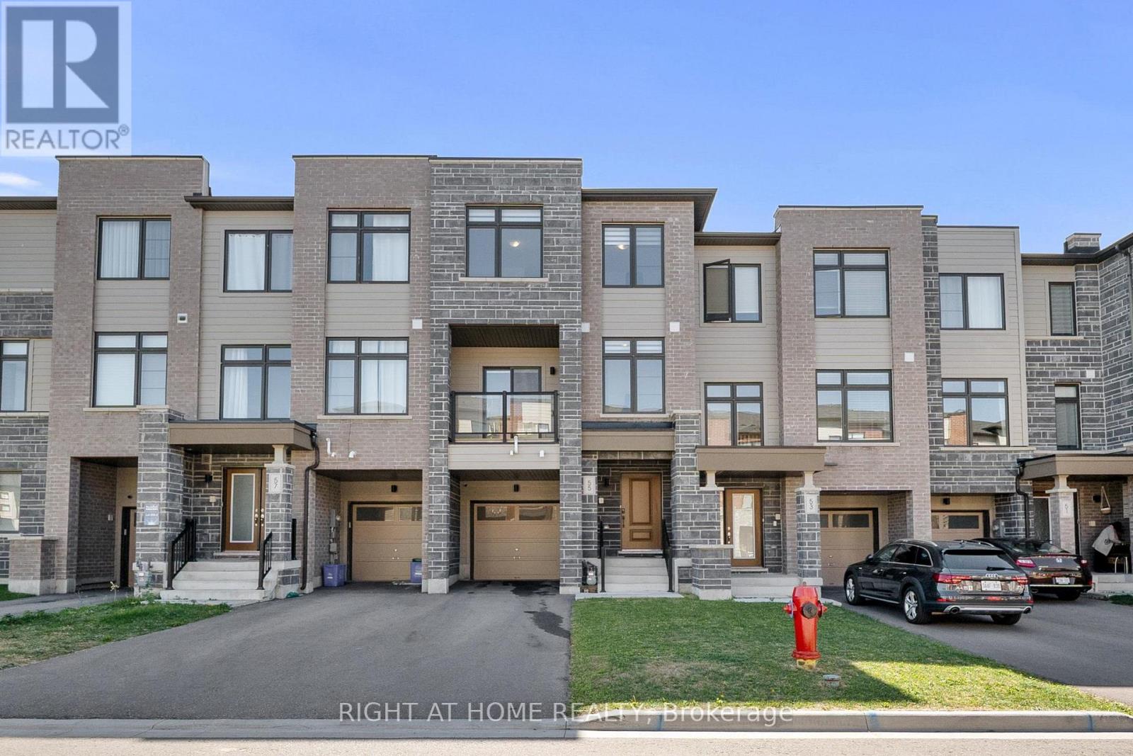 55 Delano Way, Newmarket, Ontario  L3X 0L4 - Photo 1 - N12438967