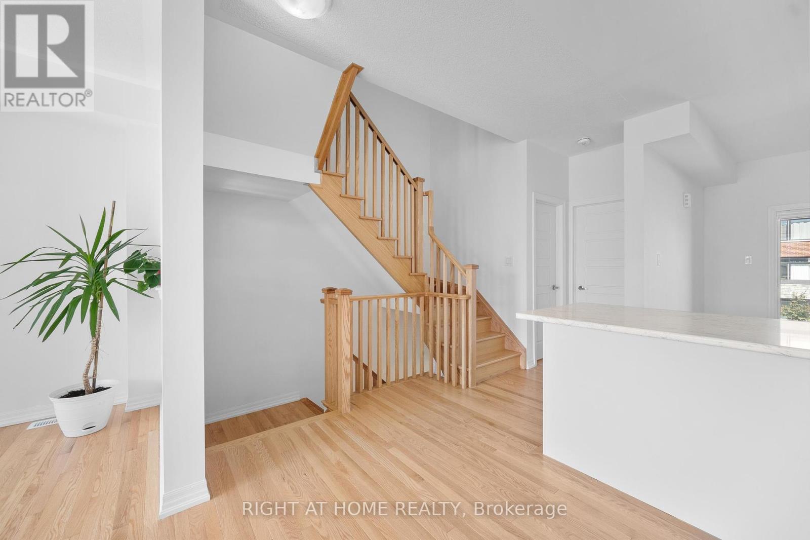 55 Delano Way, Newmarket, Ontario  L3X 0L4 - Photo 10 - N12438967