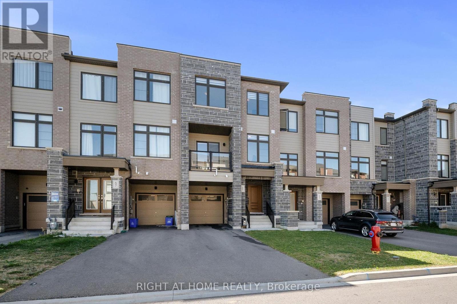 55 Delano Way, Newmarket, Ontario  L3X 0L4 - Photo 2 - N12438967