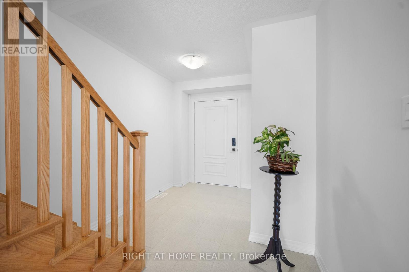 55 Delano Way, Newmarket, Ontario  L3X 0L4 - Photo 4 - N12438967