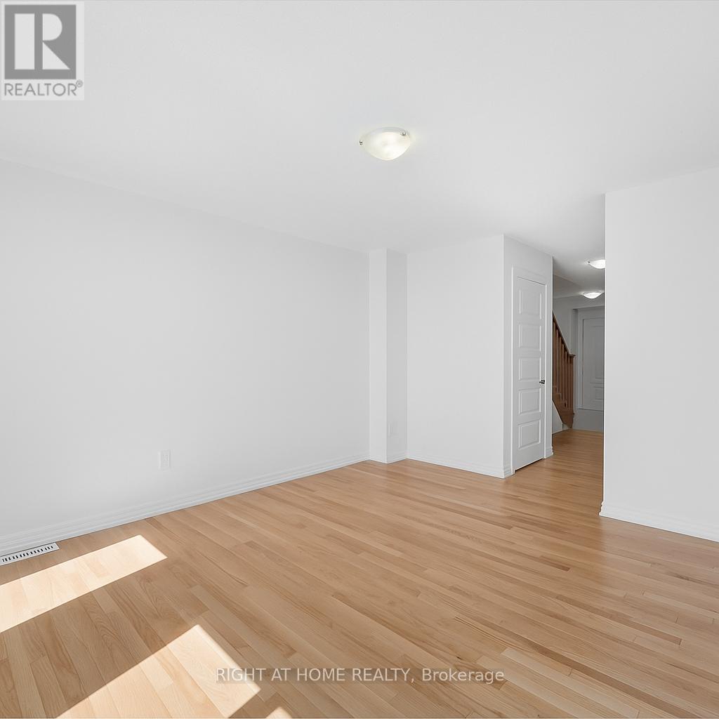 55 Delano Way, Newmarket, Ontario  L3X 0L4 - Photo 5 - N12438967