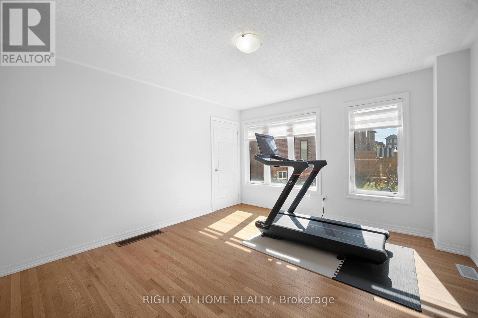 55 Delano Way, Newmarket, Ontario  L3X 0L4 - Photo 6 - N12438967