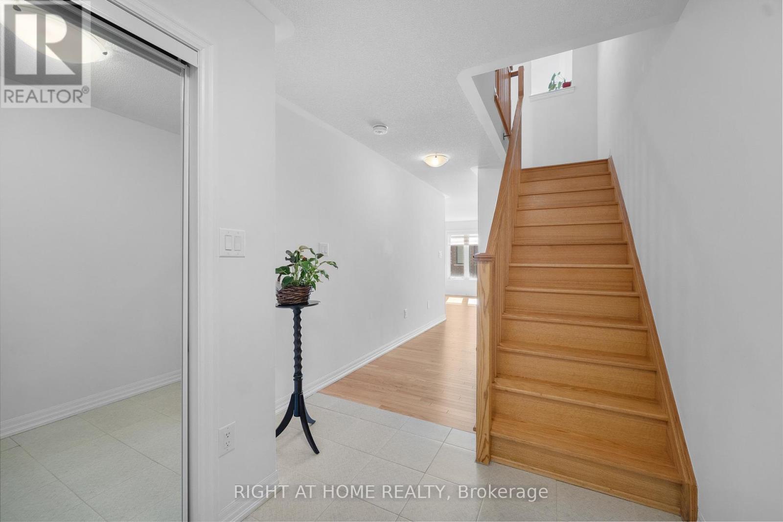 55 Delano Way, Newmarket, Ontario  L3X 0L4 - Photo 9 - N12438967