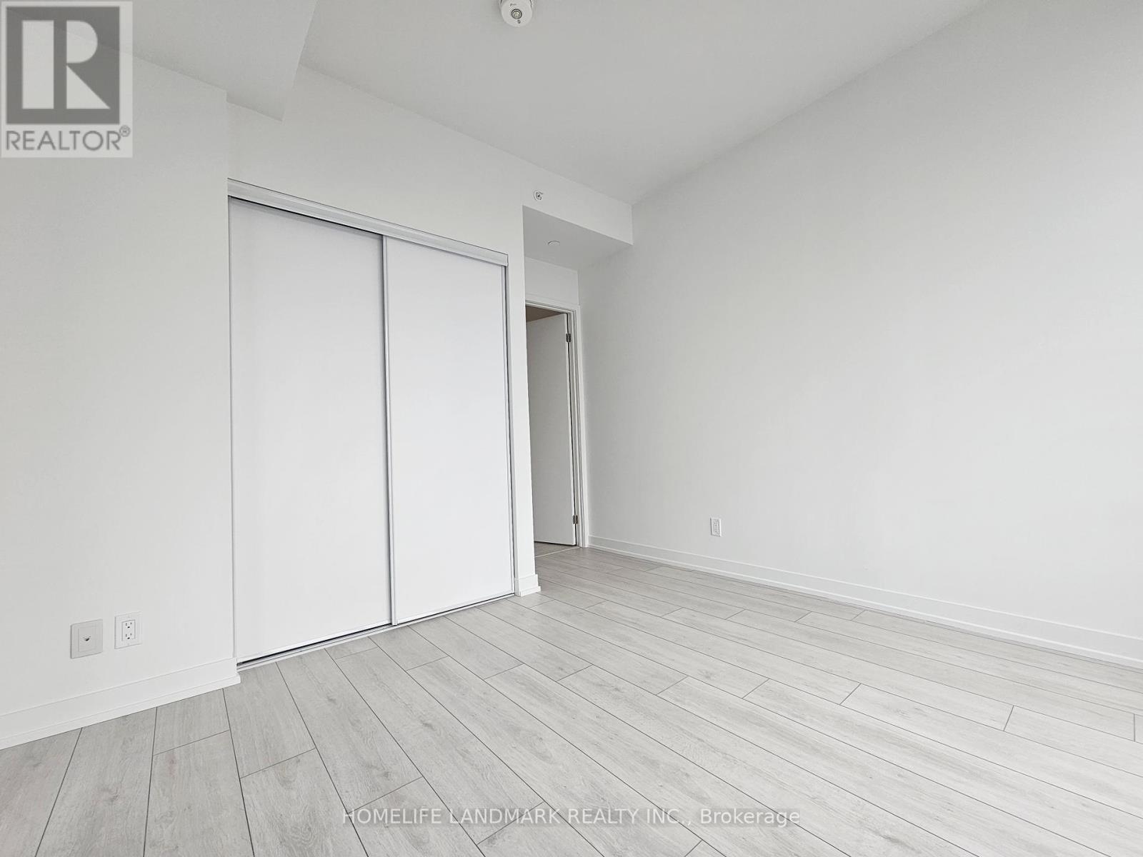 2104 - 39 Mary Street, Barrie, Ontario  L4N 1S9 - Photo 10 - S12438962