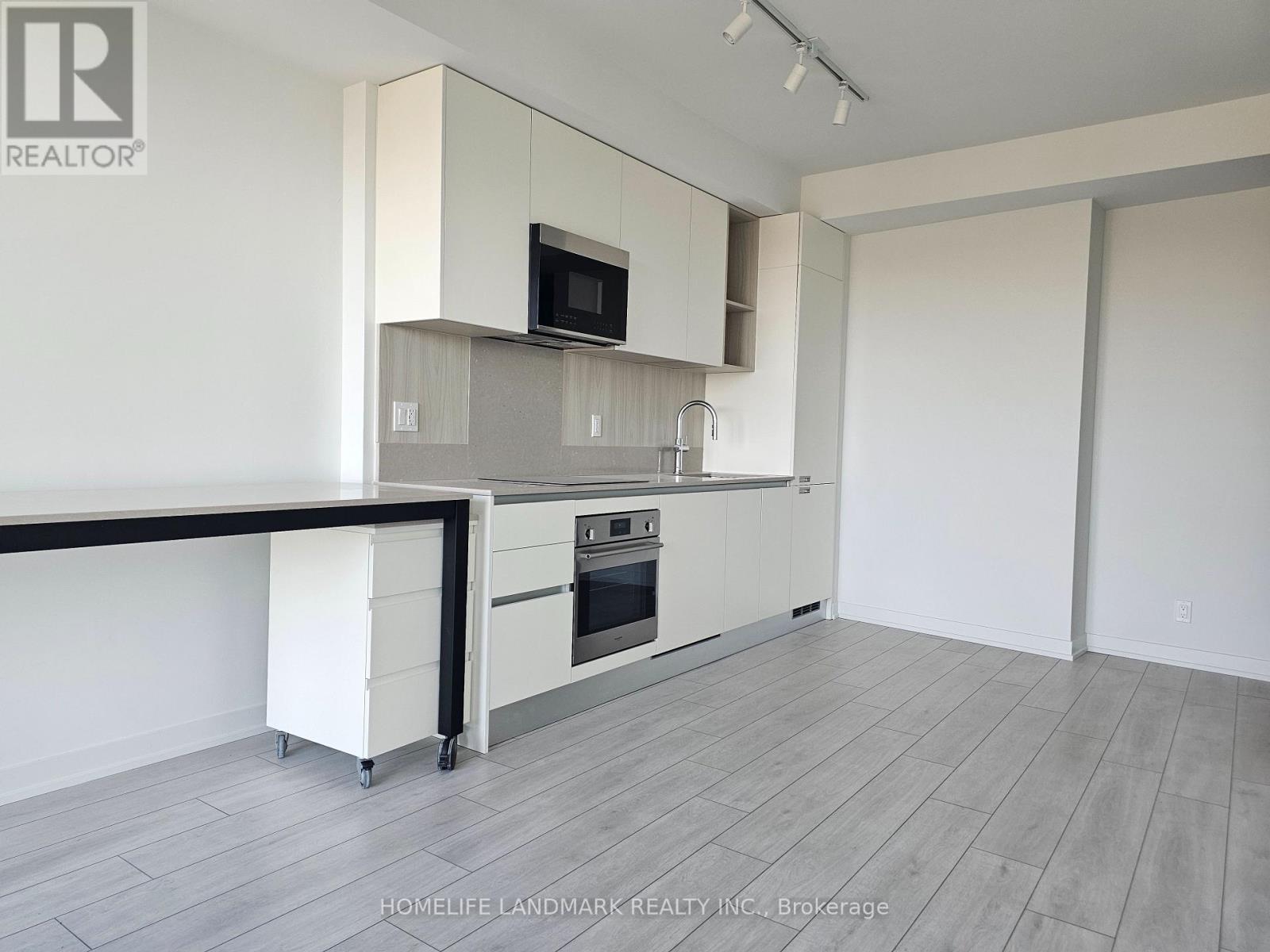 2104 - 39 Mary Street, Barrie, Ontario  L4N 1S9 - Photo 4 - S12438962