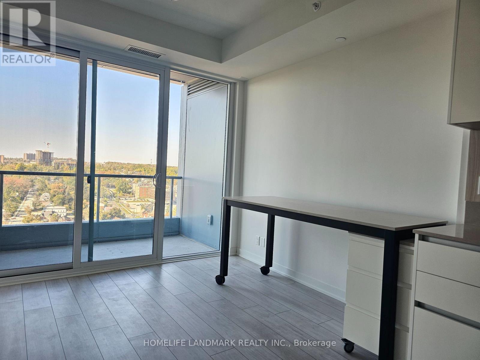 2104 - 39 Mary Street, Barrie, Ontario  L4N 1S9 - Photo 6 - S12438962