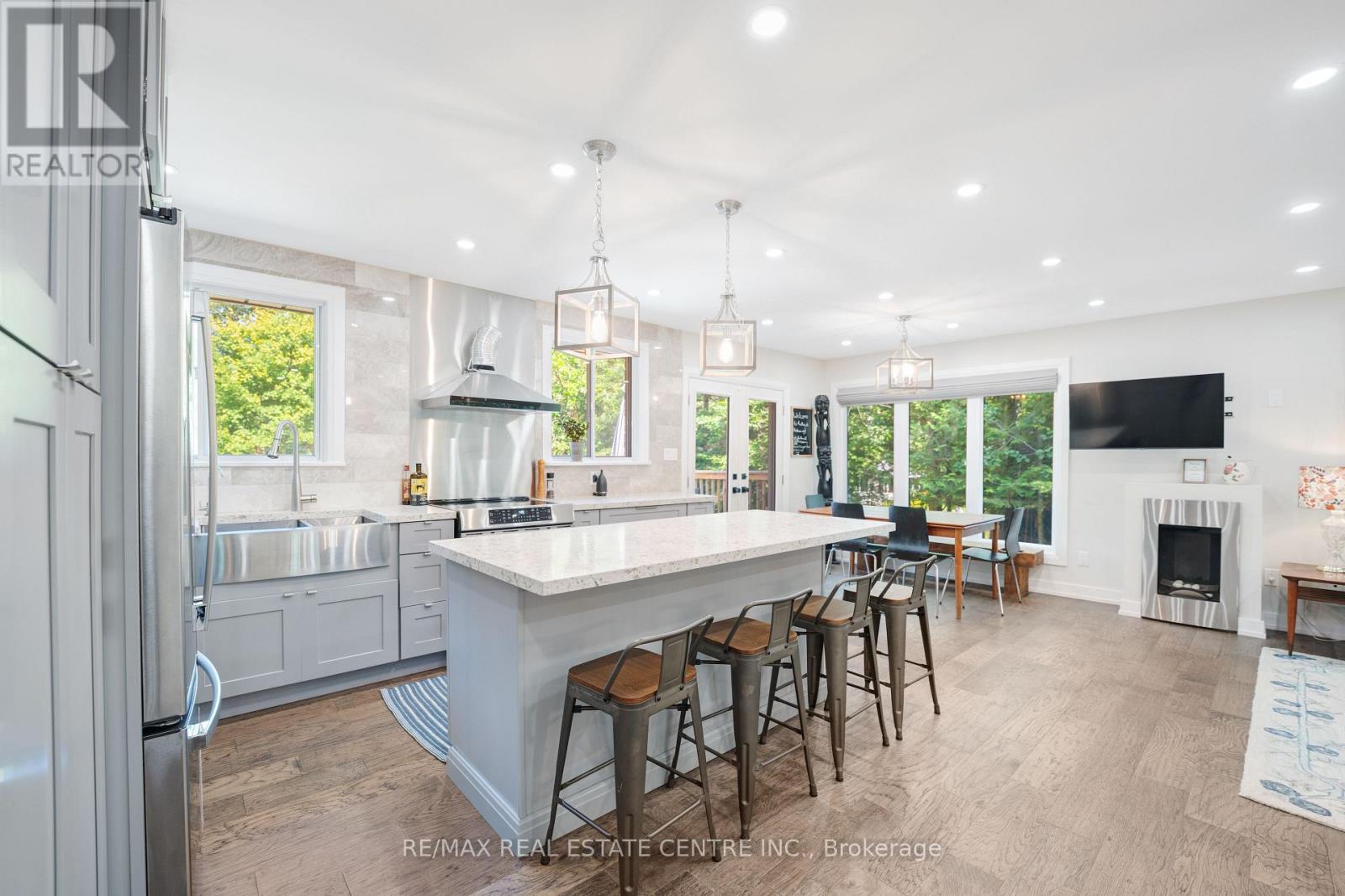 27 Irene Road, Tiny, Ontario  L0L 2J0 - Photo 4 - S12438964