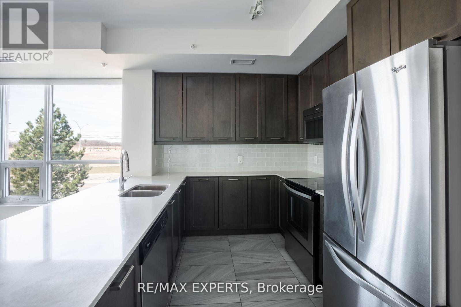210 - 2480 Prince Michael Drive, Oakville, Ontario  L6H 0H1 - Photo 5 - W12438960