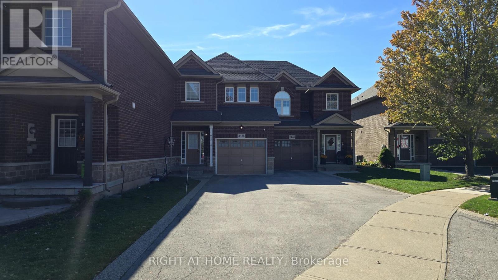 2438 Shadow Court, Oakville, Ontario  L6M 5G6 - Photo 2 - W12370301