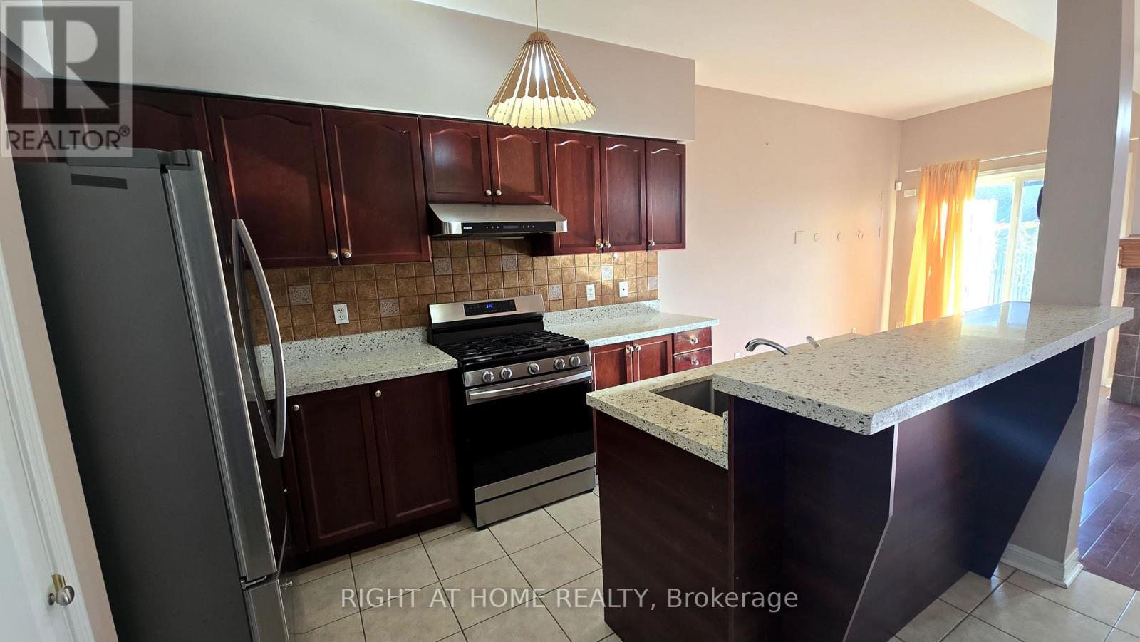 2438 Shadow Court, Oakville, Ontario  L6M 5G6 - Photo 12 - W12370301