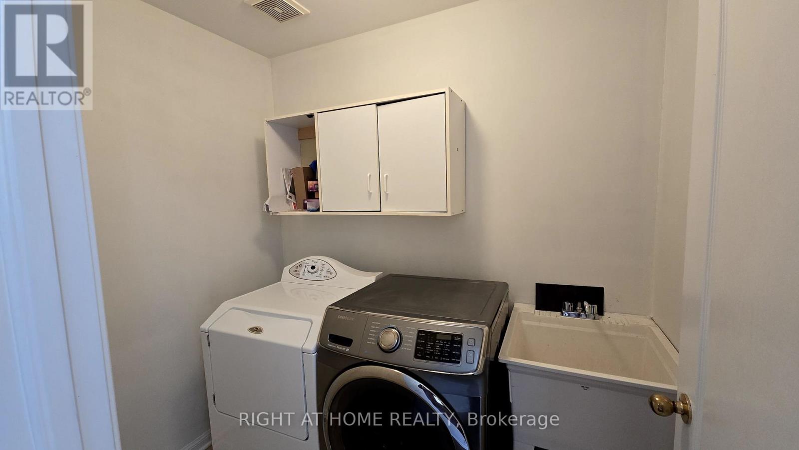 2438 Shadow Court, Oakville, Ontario  L6M 5G6 - Photo 27 - W12370301