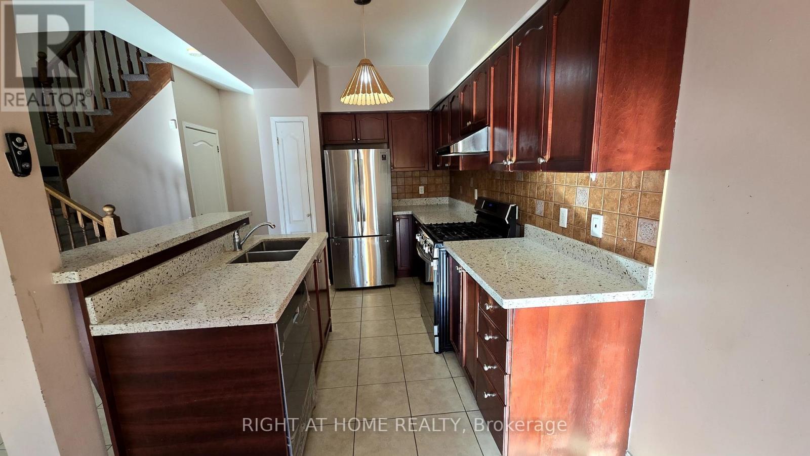 2438 Shadow Court, Oakville, Ontario  L6M 5G6 - Photo 11 - W12370301
