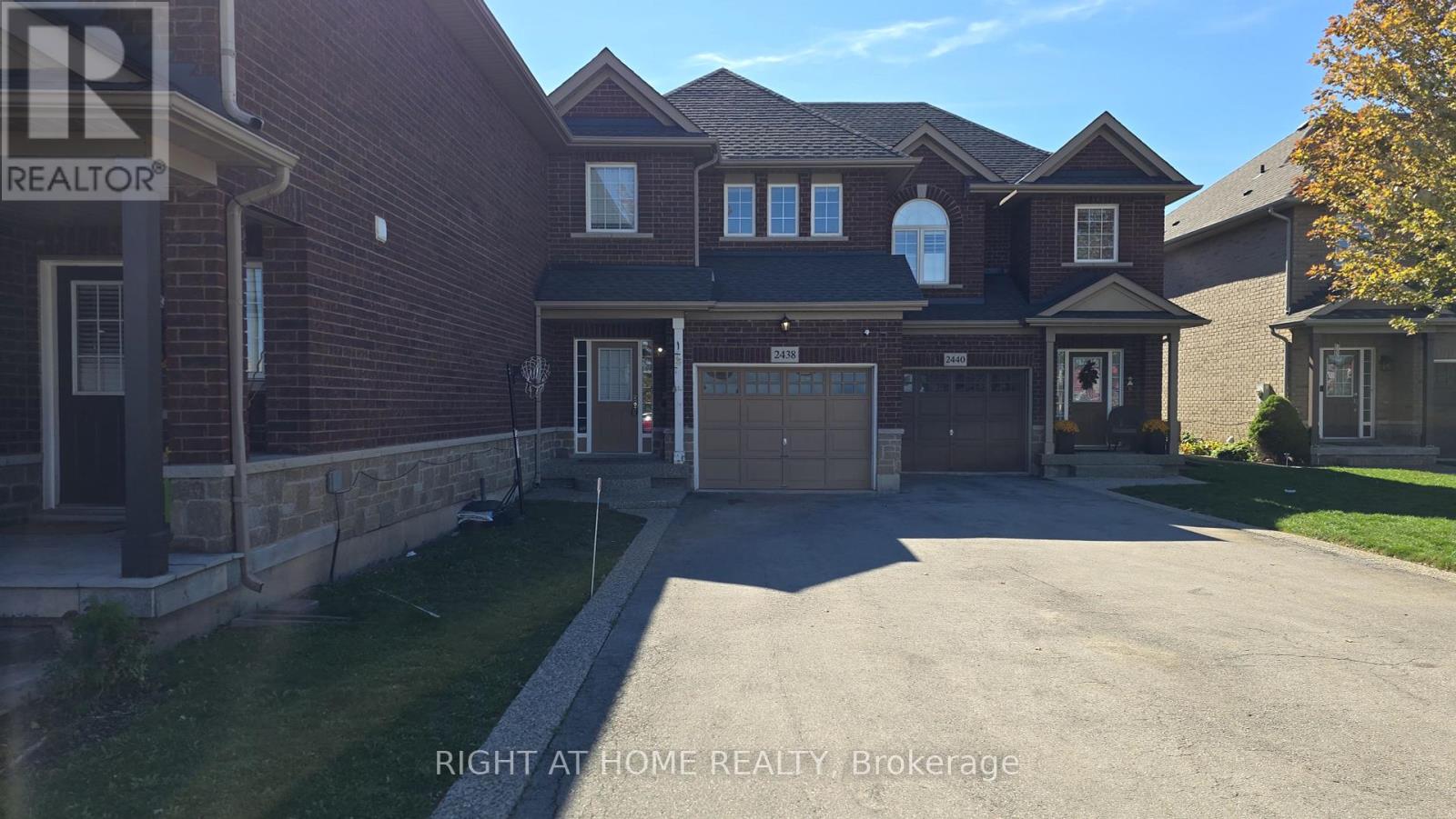2438 Shadow Court, Oakville, Ontario  L6M 5G6 - Photo 3 - W12370301