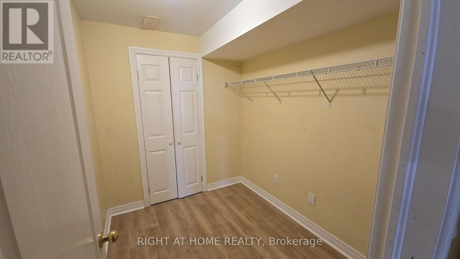 2438 Shadow Court, Oakville, Ontario  L6M 5G6 - Photo 32 - W12370301