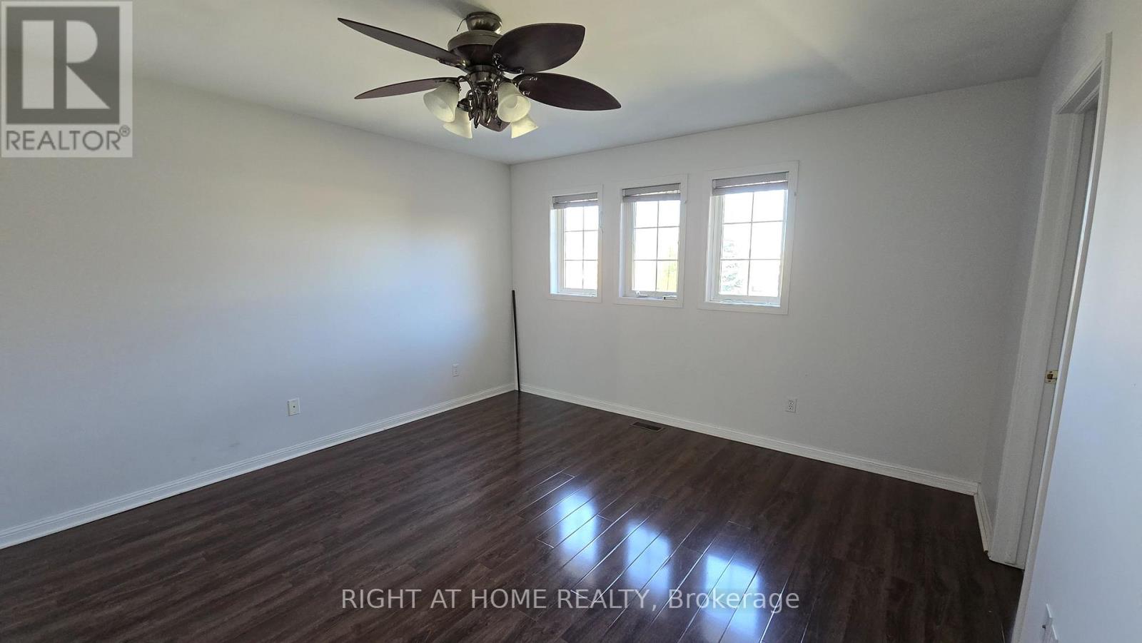 2438 Shadow Court, Oakville, Ontario  L6M 5G6 - Photo 18 - W12370301
